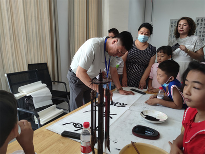 北京市文联组织艺术家走进新疆和田 开展文化交流活动